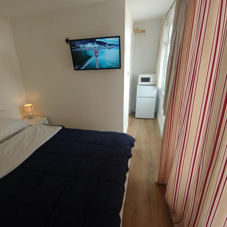 Self Contained, Double Bed Studio, Private Kitchen, Private Bath, Walking Distance To Harry Potter Watford  Extérieur photo