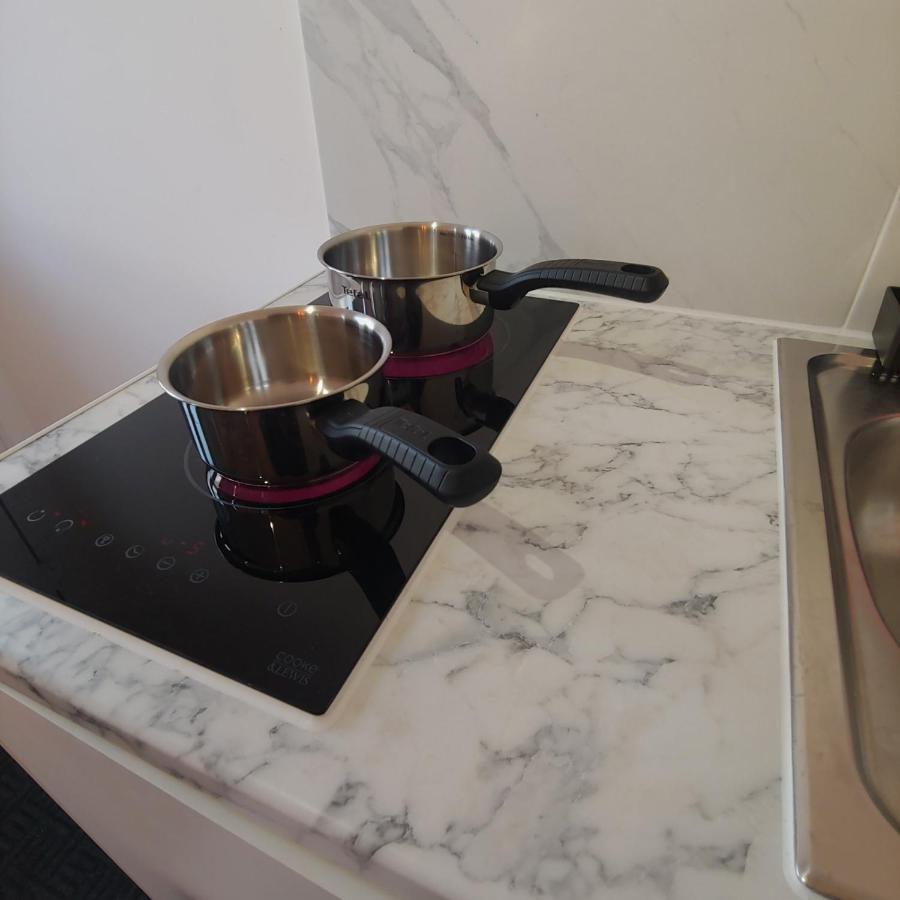 Self Contained, Double Bed Studio, Private Kitchen, Private Bath, Walking Distance To Harry Potter Watford  Extérieur photo