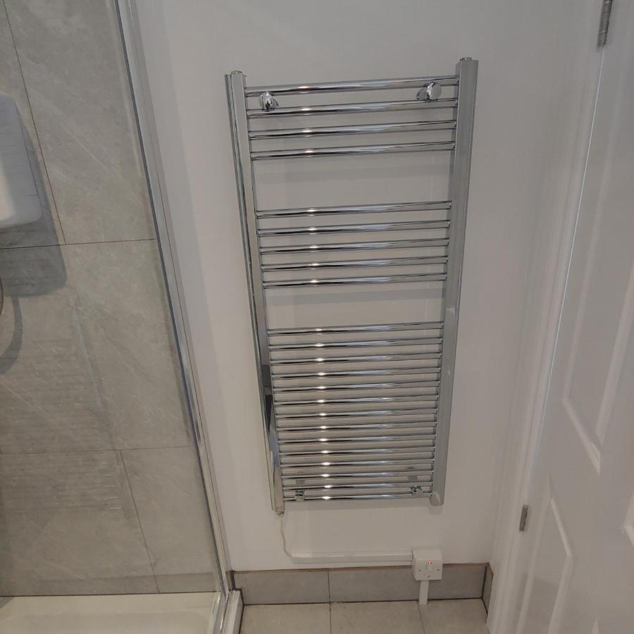 Self Contained, Double Bed Studio, Private Kitchen, Private Bath, Walking Distance To Harry Potter Watford  Extérieur photo