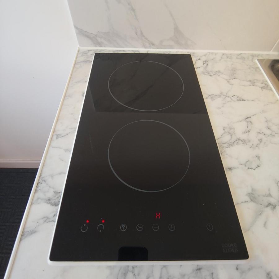 Self Contained, Double Bed Studio, Private Kitchen, Private Bath, Walking Distance To Harry Potter Watford  Extérieur photo