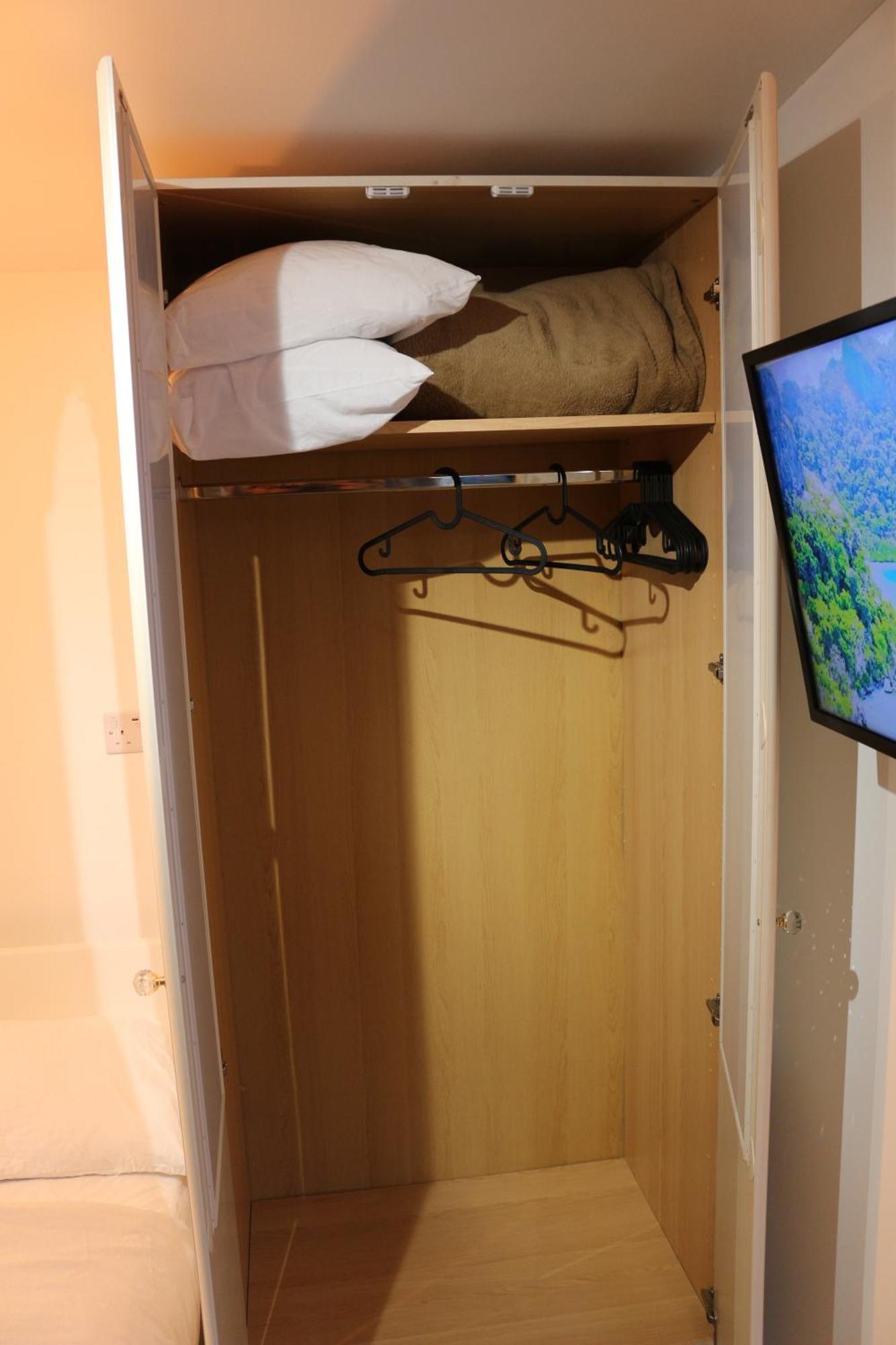 Self Contained, Double Bed Studio, Private Kitchen, Private Bath, Walking Distance To Harry Potter Watford  Extérieur photo