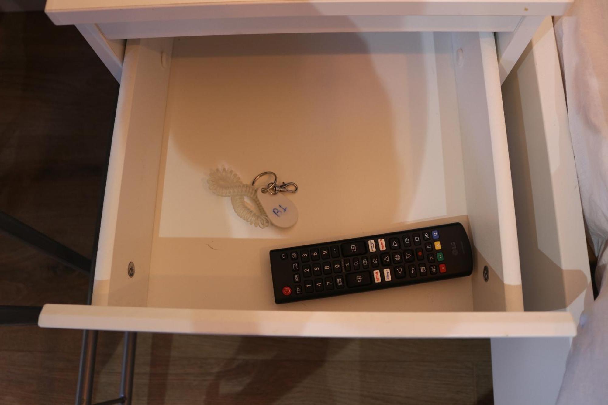 Self Contained, Double Bed Studio, Private Kitchen, Private Bath, Walking Distance To Harry Potter Watford  Extérieur photo