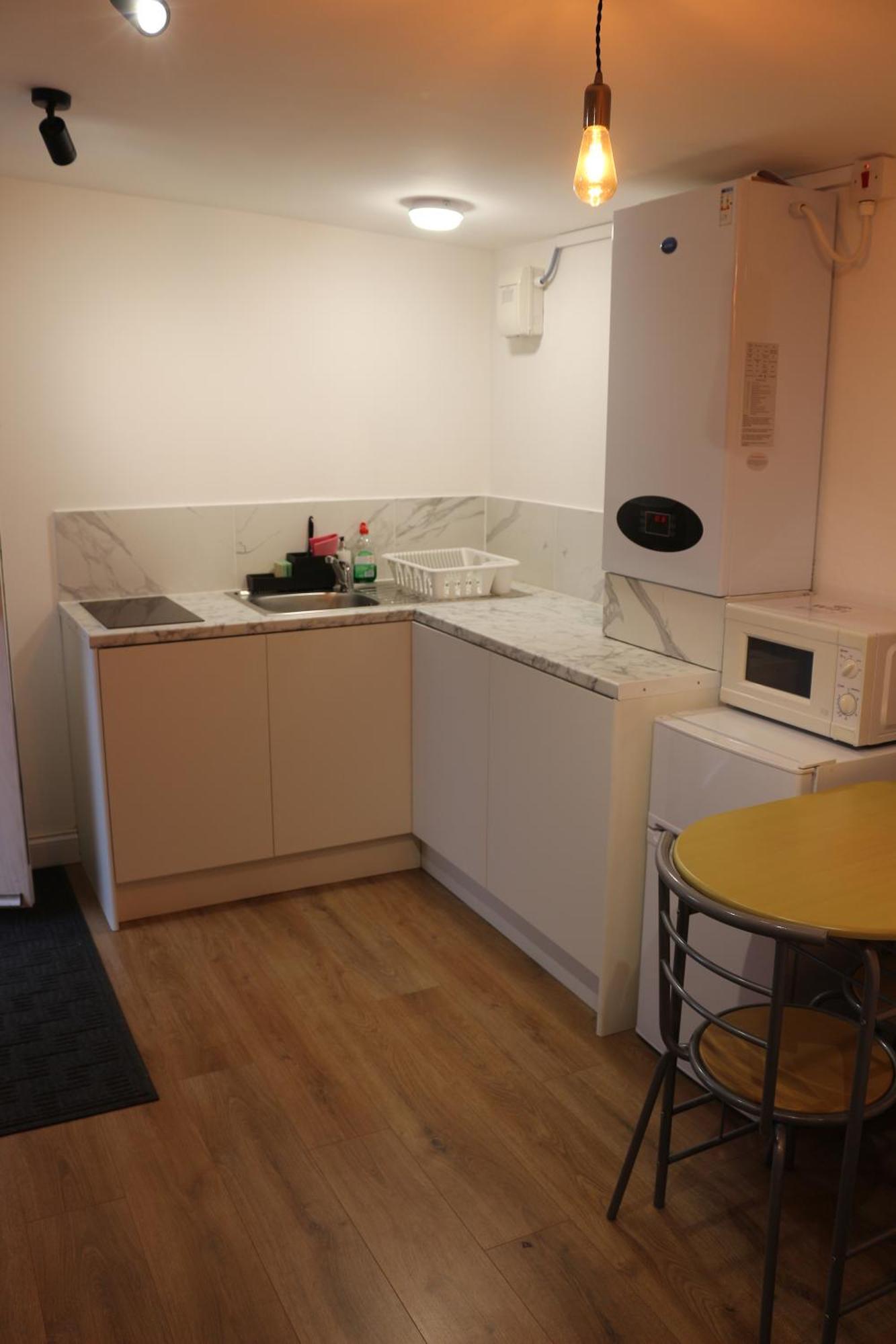 Self Contained, Double Bed Studio, Private Kitchen, Private Bath, Walking Distance To Harry Potter Watford  Extérieur photo