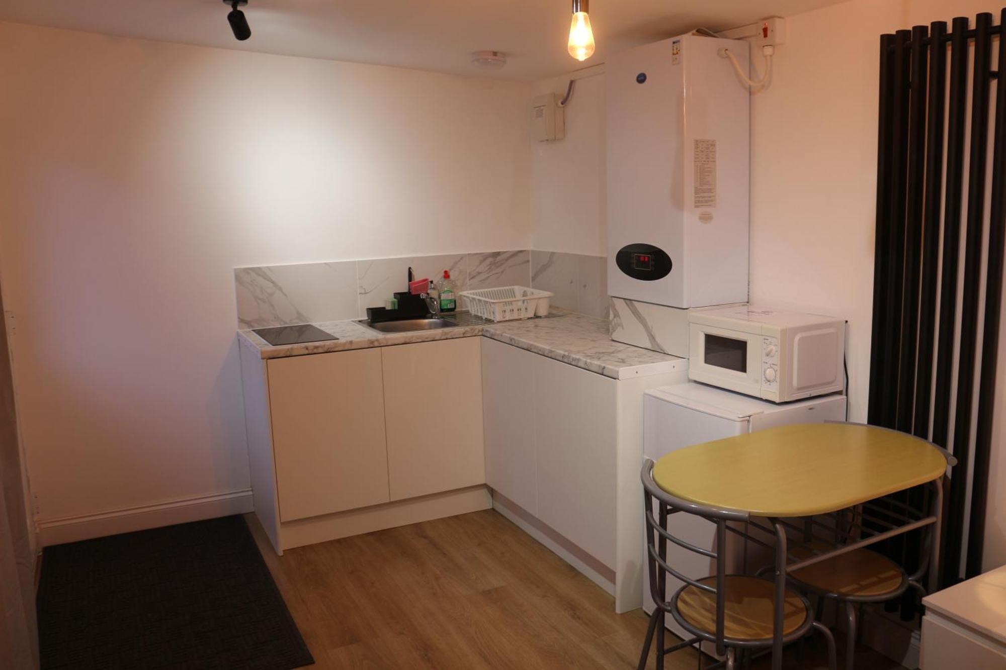 Self Contained, Double Bed Studio, Private Kitchen, Private Bath, Walking Distance To Harry Potter Watford  Extérieur photo